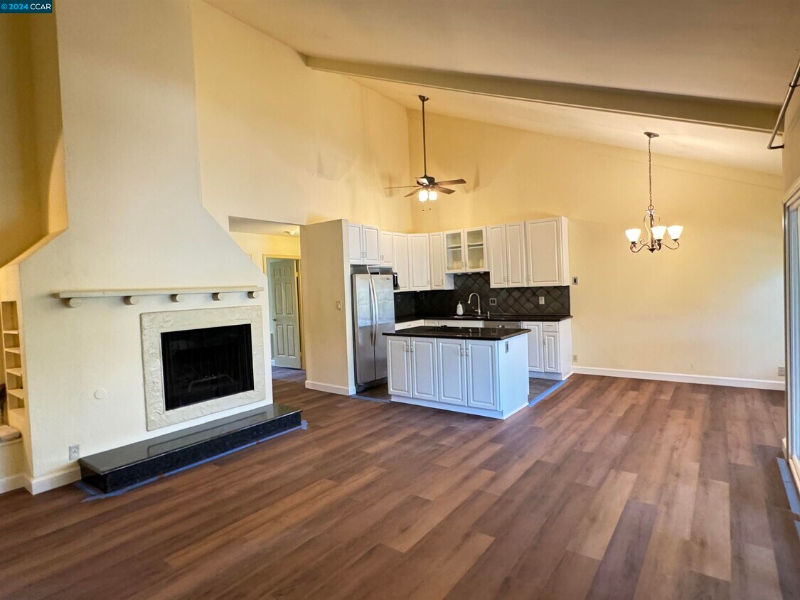 Primary Photo - 2083 Ascot Dr