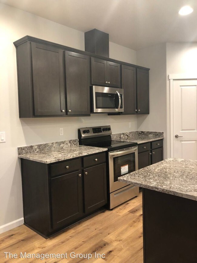 Building Photo - 3 br, 2.5 bath House - 5714 NE 59th Circle