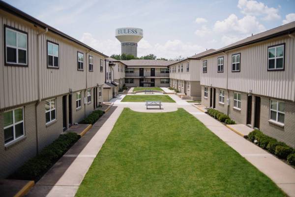 Building Photo - 505 E Alexander Ln