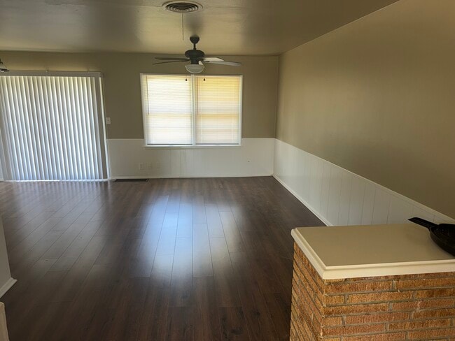 Building Photo - 804 Barbour Ave