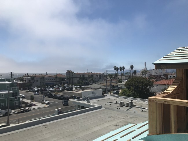Vista desde la terraza en la azotea con vista al norte para julio de 2017 - Stimson Ave Condominiums