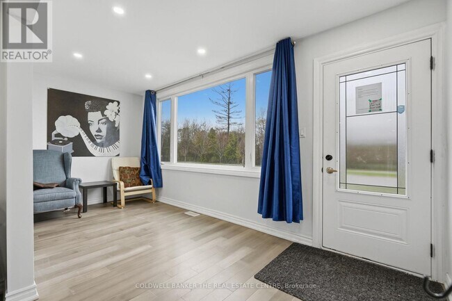 Photo du bâtiment - 749 Innisfil Beach Rd
