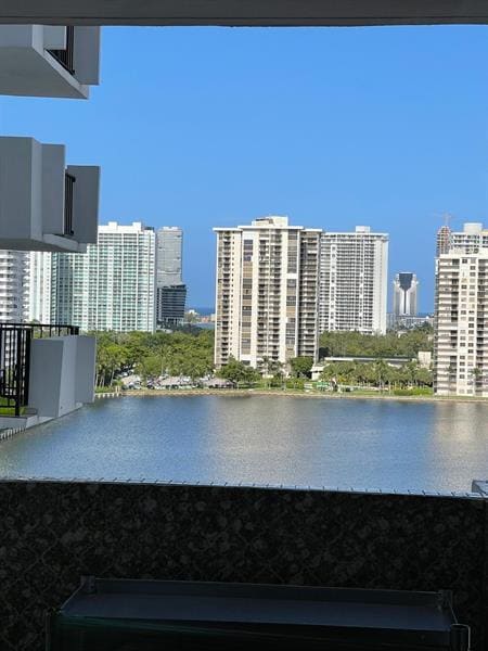 Foto del edificio - 2750 NE 183rd St