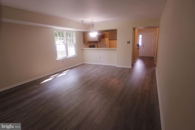 Building Photo - 95 Pinewood Dr