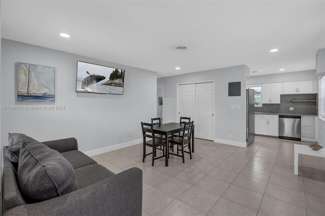 Foto del edificio - 2160 NE 56th St