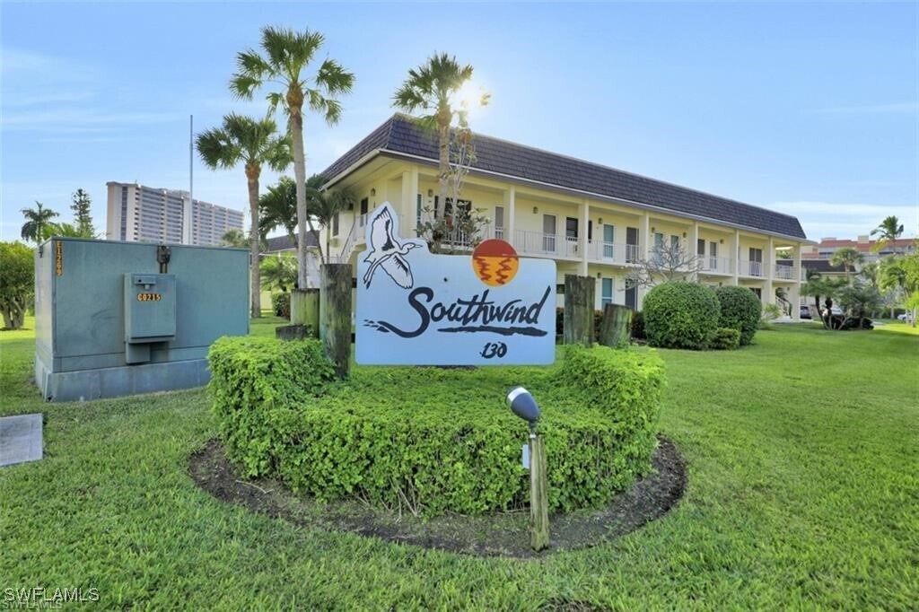 Foto principal - 130 N Collier Blvd