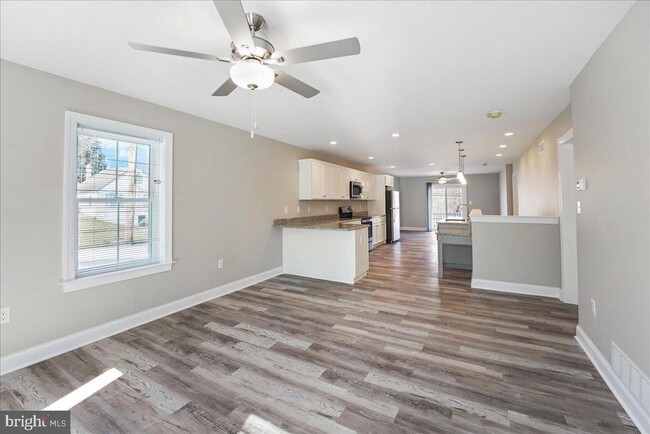 Foto del edificio - 552 Creek Rd