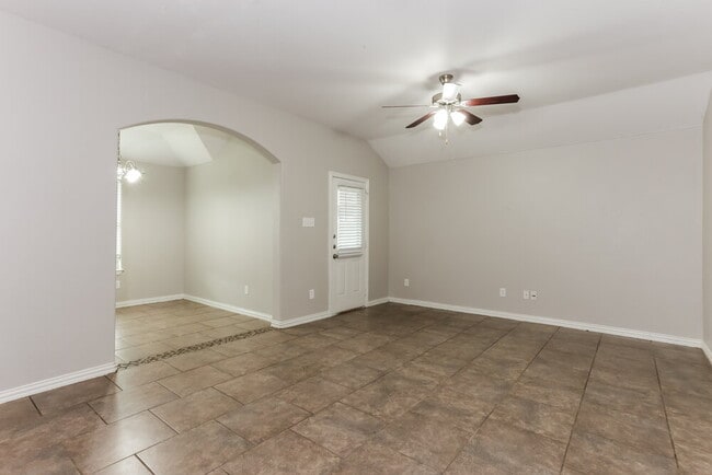 Building Photo - 7616 Rainbow Creek Dr