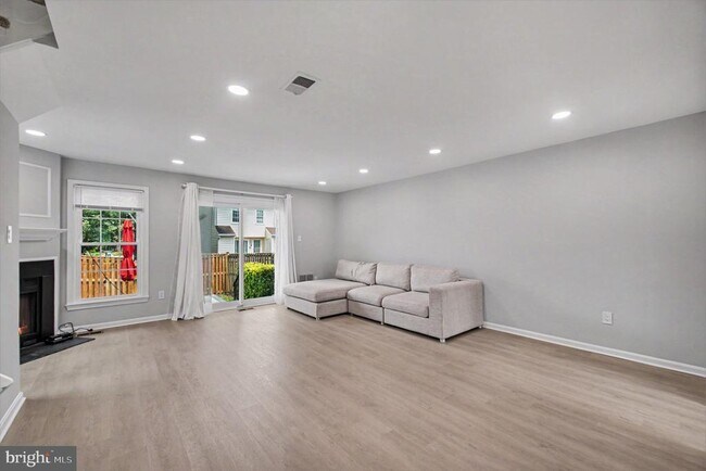 Foto del edificio - 7981 Northumberland Rd
