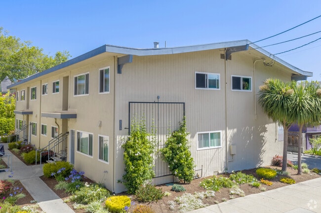 Building Photo - Lincoln Apartments