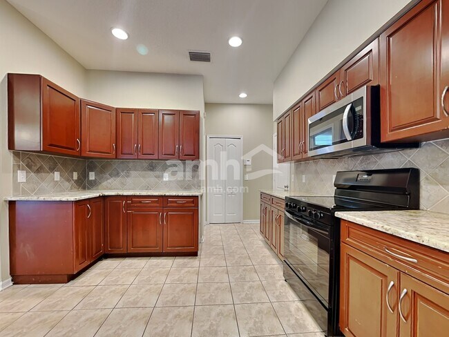 Foto del edificio - 471 Westchester Hills Ln