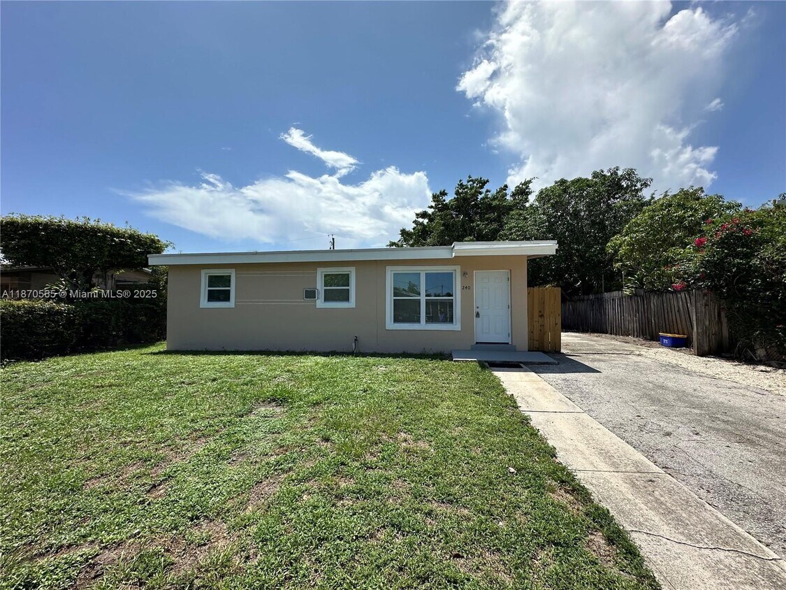 Primary Photo - 240 NW 28th Ave