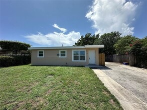 Building Photo - 240 NW 28th Ave
