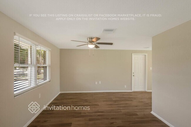 Foto del edificio - 10801 Corinth St