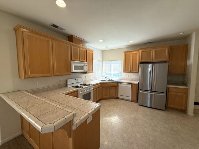 Building Photo - 1307 Yosemite Dr