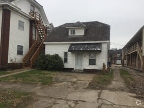 Building Photo - 1003 8th St