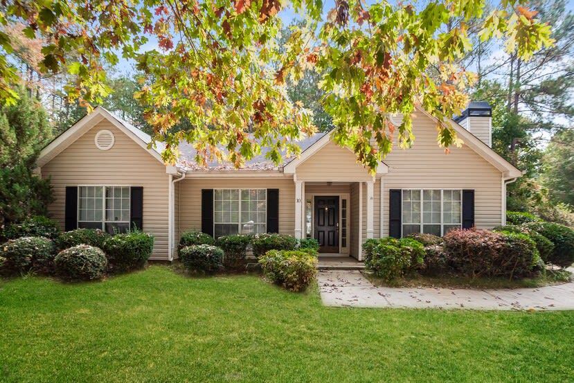 10 Lyndseys Pass House Rental in Newnan, GA