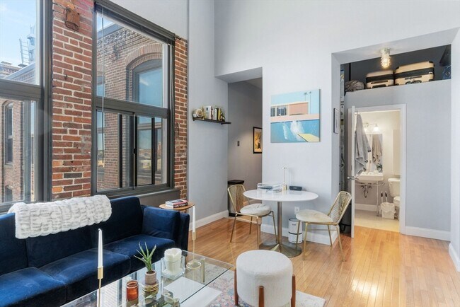 Foto del edificio - 320 W 2nd St