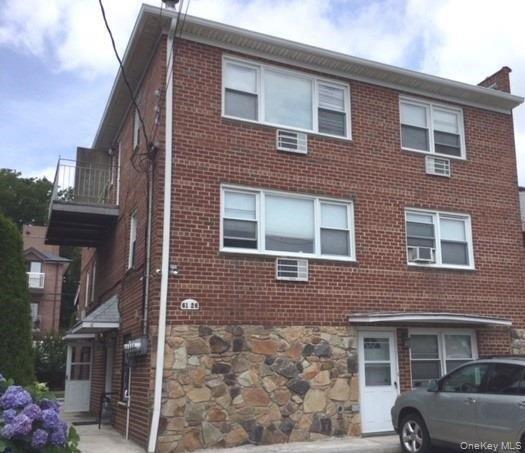 Foto principal - 61-26-61164 164th St