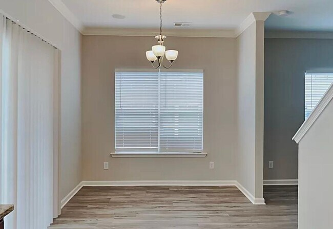 Foto del edificio - 218 Chestnut Oak Ln