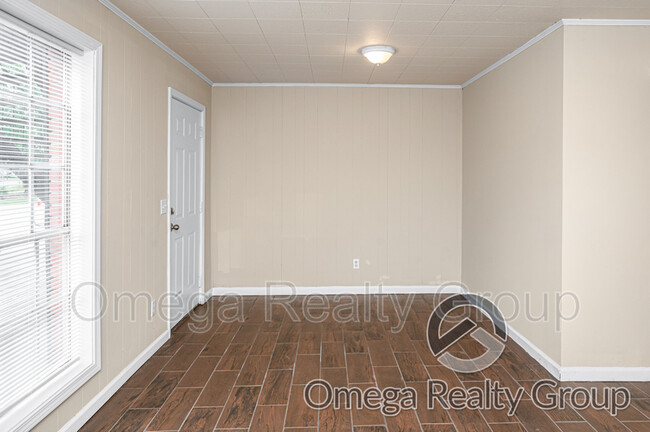 Building Photo - 1505 7th Ave