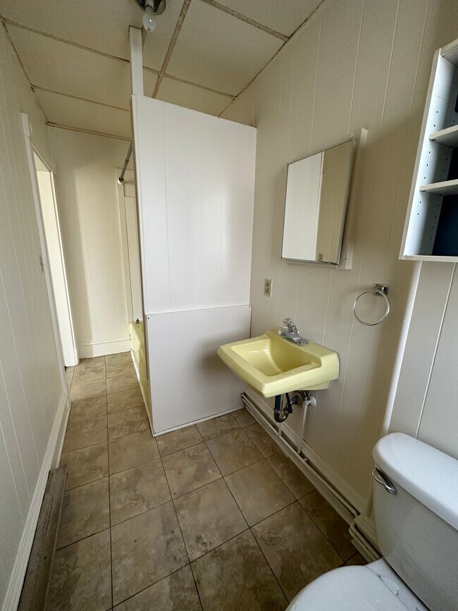 Baño - 2 N Winooski Ave