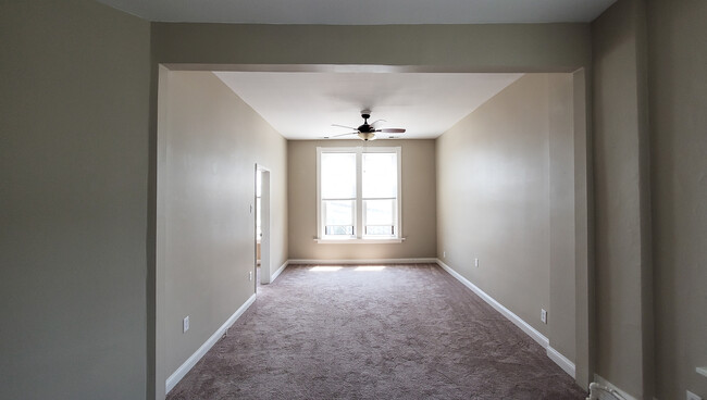 Living Room/Dining Rm combo - 1480 W Webster Ave