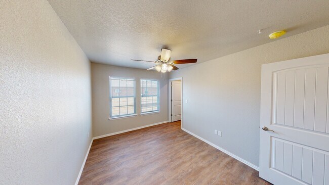 Building Photo - 407 E Tonner Ave