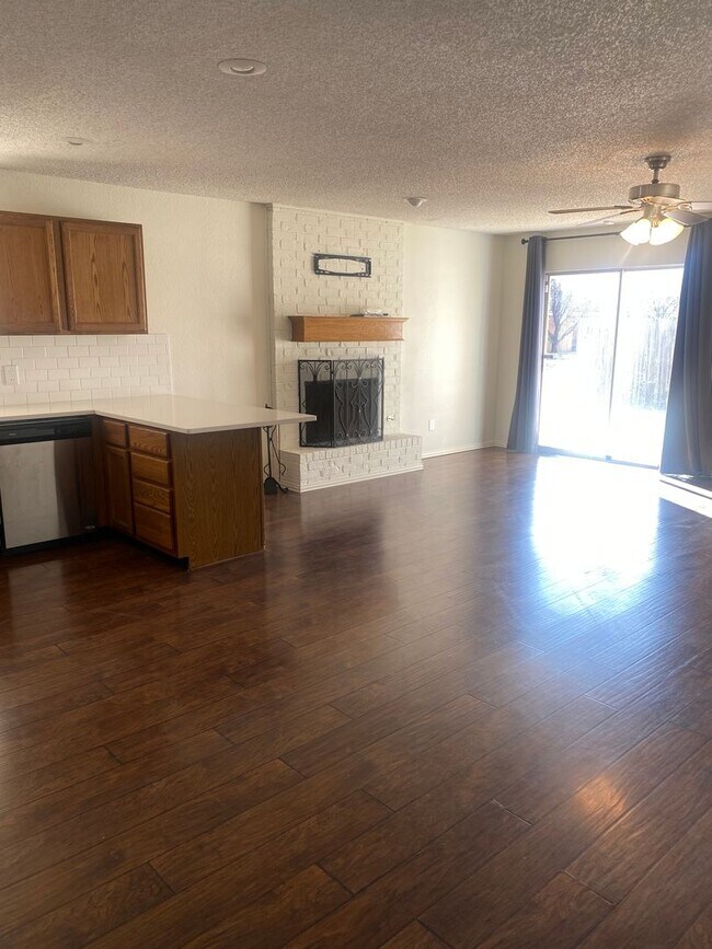 Foto del edificio - 3 bed 2 bath - Frenship ISD