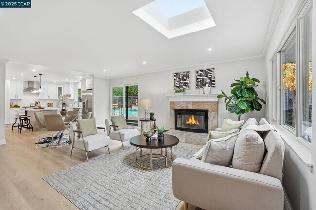 Foto del edificio - 289 Sierra Dr