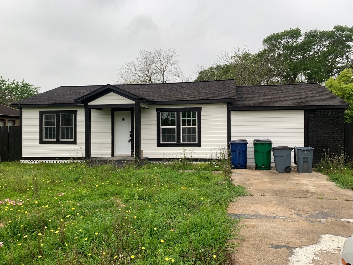 Foto principal - 609 Hurst Pl