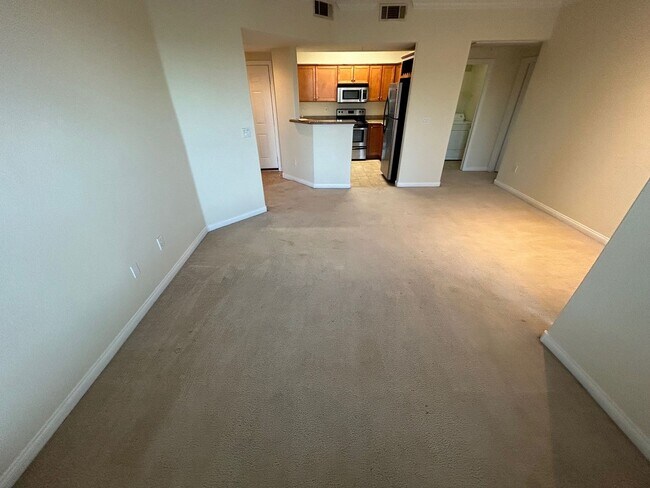 Foto del edificio - ADORABLE 2 BEDROOM 2 BATHROOM CONDO LOCATED IN A GATED COMMUNITY