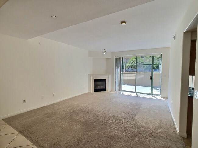 Foto del edificio - Paseo Plaza Condo For Rent in the Heart of...