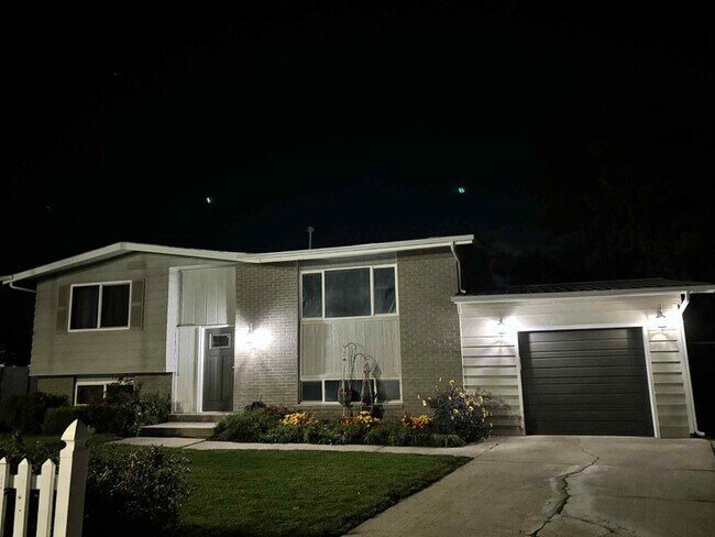 Photo - 3814 W Mansfield Cir (West Jordan, UT) House