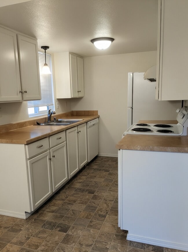 Kitchen - 9127 Meridian Pl NE
