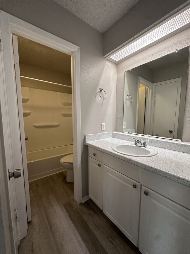 Building Photo - 2210 Capitan Dr