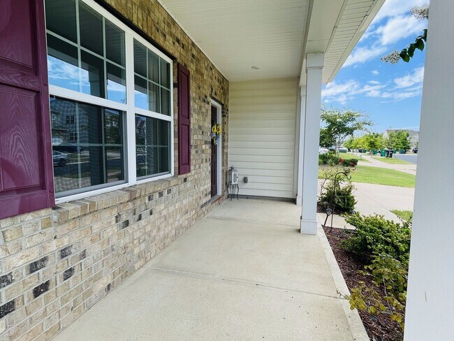 Building Photo - 5 Bed-Lake View-Single Family Home-New Com...