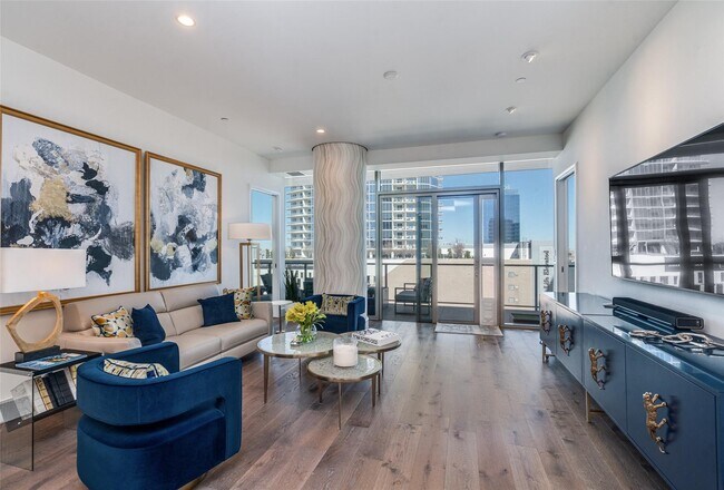 Foto del edificio - 7901 Windrose Ave