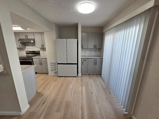 Building Photo - 5640 Birchmont Dr
