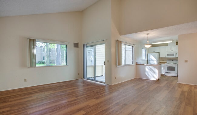 Spacious bedrooms with wood plank flooring - Mariners Cove