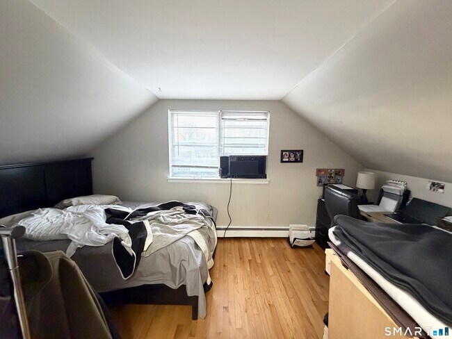 Foto del edificio - 100 Upton St