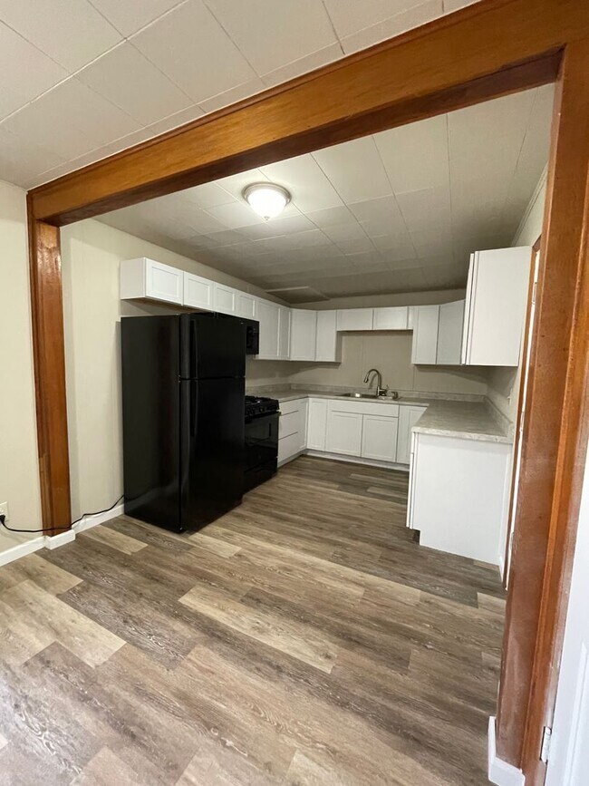 Building Photo - 3 Bedroom 1 Bath Home