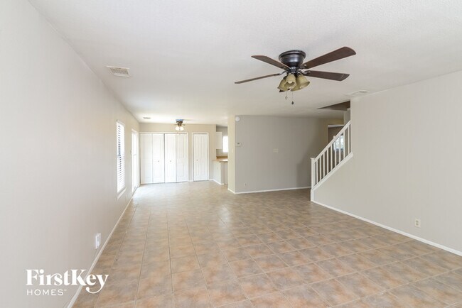Foto del edificio - 7720 Wood Bluff