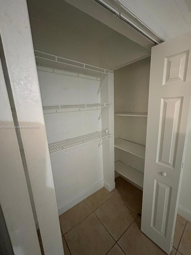 Building Photo - 3085 NW Flagler Ter
