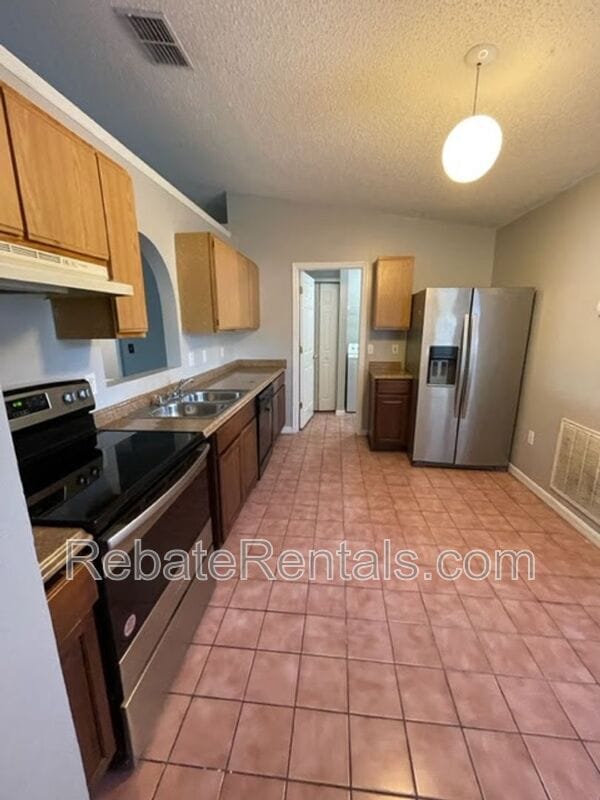 Building Photo - 10538 Lantana Lakes Dr N