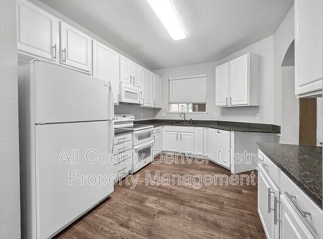 Building Photo - 5472 Balsam Ct