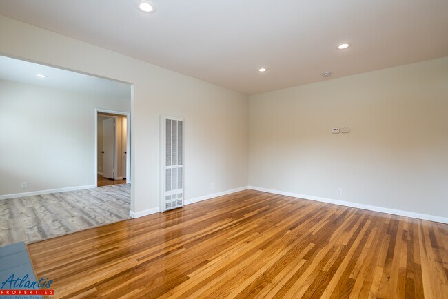 Building Photo - 5195 Redstone Dr