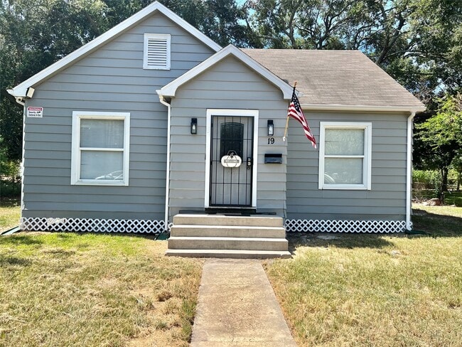 Building Photo - 19 4th Ave N