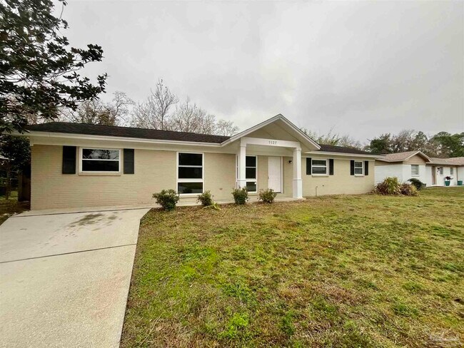 Foto del edificio - 1127 Redwood Ln