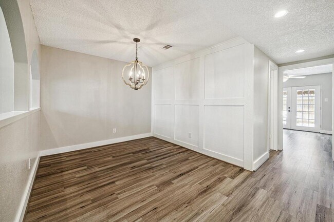Foto del edificio - 14236 Misty Meadow Ln